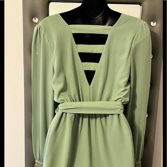 Flirty Dress with detail sleeves - Picture 6 of 6